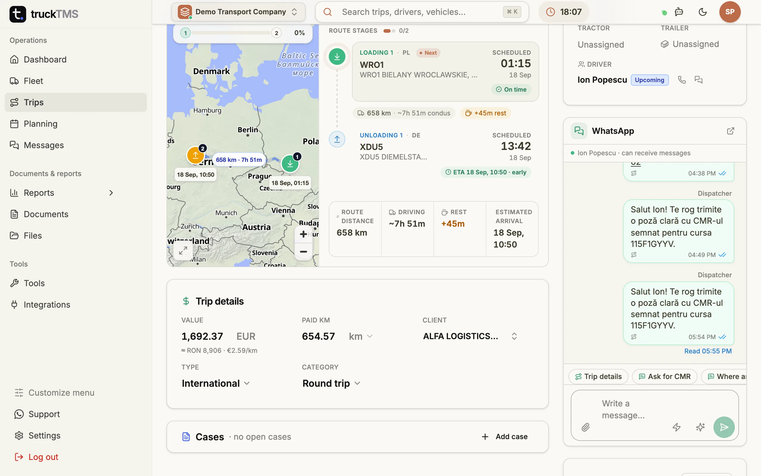 Eine Tourseite in truckTMS mit WhatsApp-Karte: Nachricht mit Tourdaten, vom Fahrer gelesene CMR-Anfrage und Schnellaktionen